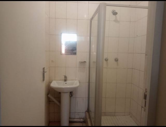 1 BEDROOM FLAT TO LET IN GREYVILLE